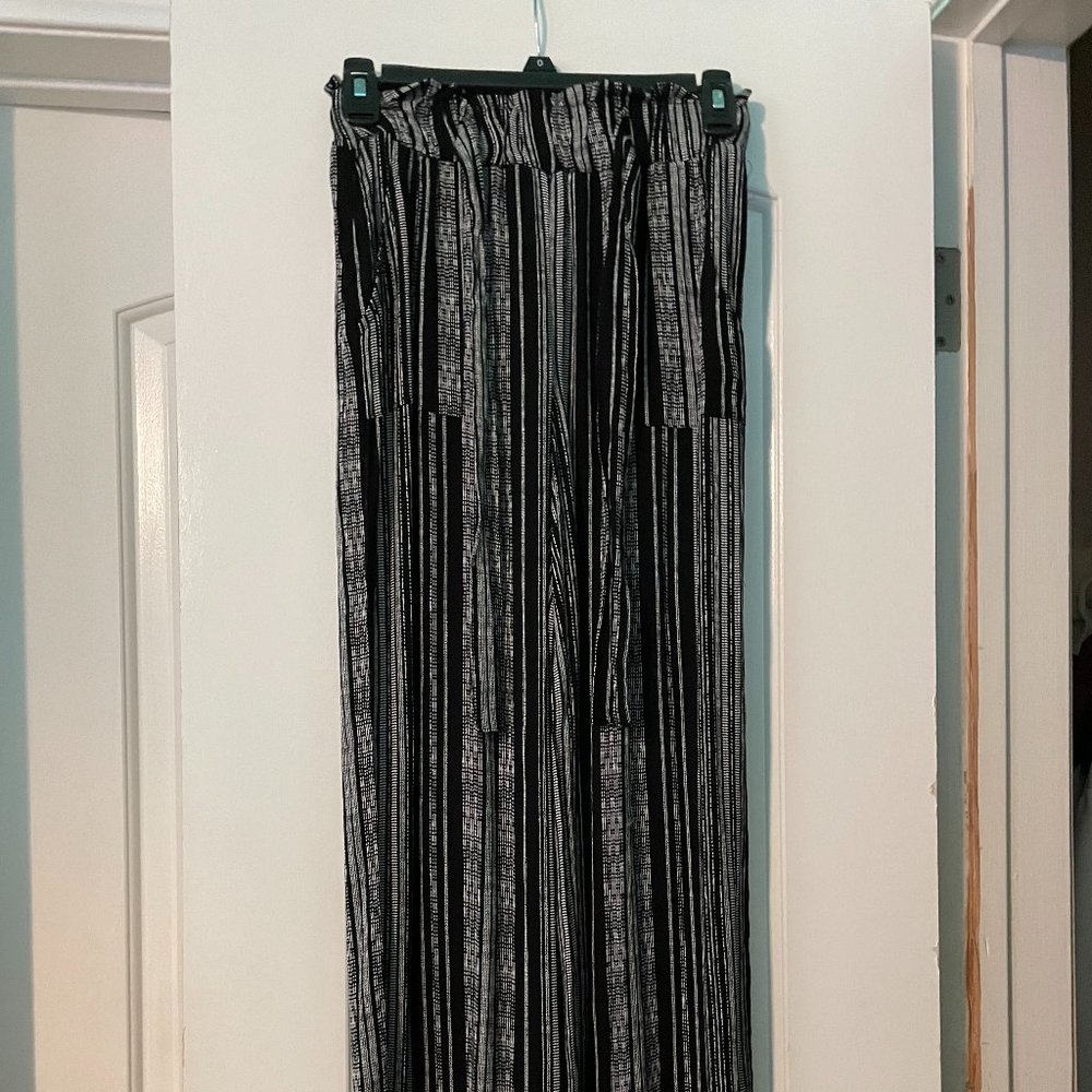 X-Small black and while pattern pants.